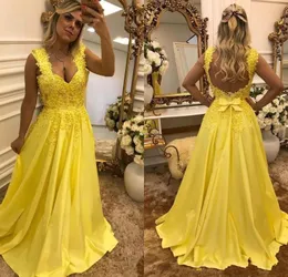 جديدة رخيصة A-line Prom Dresses أصفر أكمام V-neck الساتان الدانتيل الدانتيل القوس مفتوحة الظهر القطار زائد الحجم الحفلات المساء