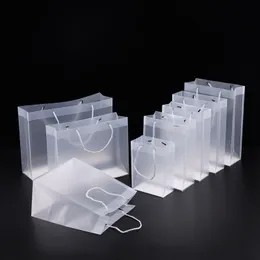 8 サイズつや消し PVC プラスチックギフトバッグハンドル付き防水透明 PVC バッグクリアハンドバッグパーティー好意バッグカスタムロゴ LX1383