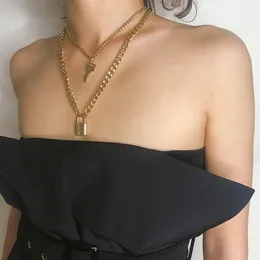 ファッションキー南京錠ペンダントネックレスの女性ゴールドシルバーロックネックレス鍵の上の襟の上に層状のチェーン
