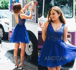 Royal Blue Backless Sexy Short Cocktail Party Dresses V Neck Appliques Lace Prom Klänningar Formell Graduation Homecoming Dress Cheap Custom