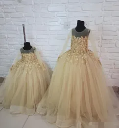 Altın Çiçek Kız 'Elbiseler Uzun Kollu Jewel Sırcı Boyun Dantel Aplike Boncuklu Inciler Küçük Kız Pageant Parti Balo Custom Made