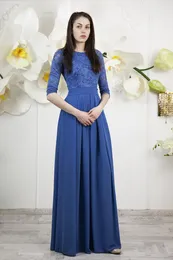 2019 Royal Blue Lace Chiffon A-Line Long Modest Bridesmaid Klänningar med 3/4 Ärmar Juvel Neck Kvinnor Boho Modest Wedding Party Dress