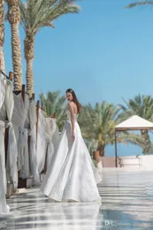 Oksana Mukha Beach Wedding Dresses With Wraps En linje halter snörning är ärmlös satin höga låga brudklänningar plus storlek mantel de marie308y