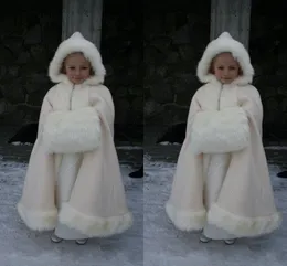 安くフード付きの花の女の子岬の結婚式のジャケットは、結婚式のためのマフのカスタムクリスマスと長くラップホワイトアイボリーの毛皮の冬の冬