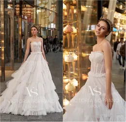 2020 Czeski Suknie ślubne Sweetheart Koronki Koronki Płaski Linia Linia Warstwowa Spódnica Plaża Suknia Ślubna Custom Made Ruffles Robes De Mariée