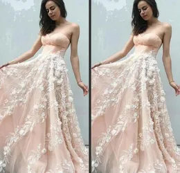 2019 Elegant Prom Klänningar Sweetheart Ruffles Lace Appliques Formella kvällsklänningar Tulle Sweep Train Zipper Back Quinceanera Klänningar