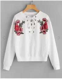 Fashion-Ovided Flower Patch Grommet Lace Up Sweatshirt 2017 Höstrunda Neck Pullovers Vit Långärmad Sweatshirt