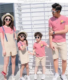 Stripes 2019 New Arrival Family Matching Outfits SummerTシャツ快適な青い赤