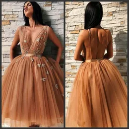 2019 New Sexy Homecoming Dresses With Sashes Deep V Neck Tulle Cocktail Party Gown Knee Length Appliques Backless Tiered Skirts Prom Dresses