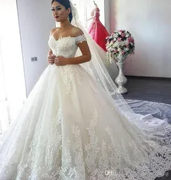 2019 Vintage Arabisk Dubai Lång Bröllopsklänning Vit Princess Lace Applique Bridal Gown Plus Size Custom Made