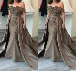 Moderna Mãe Brown Mãe da Noiva Vestidos de Lace de ombro Apliques de miçangas com explosão de cabeceira de tamanho grande