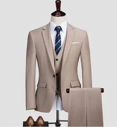 Custom Made Beige Groom Tuxedos Notch Lapel Groomsmen Mężczyzna Suknia Ślubna Moda Mężczyzna Kurtka Blazer 3 Piece Suit (Kurtka + Spodnie + Kamizelka + Krawat) 2405