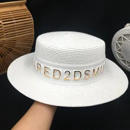 ファッションデザイナーグラスストローキャップサマーフラットブリムヴィンテージエレガントな3Dレター女性女性のための調整可能な帽子