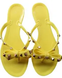 Sıcak Satış-Moda Yeni Kadın Avrupa ve Amerika Birleşik Devletleri perçin parmak arası terlik toptan yaz kadın jöle ayakkabı