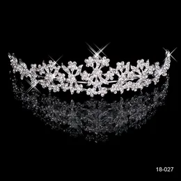 18027clssic hår tiaror i lager billig diamant strass bröllop krona hårband tiara brud prom kväll smycken headpieces244y