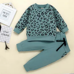 新しい子供男の子女の子ヒョウプリントパジャマセット子供長袖トップ+ポケットパンツ2個/セット衣装カジュアルキッズ服セット