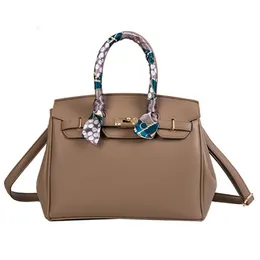 Designer- Kvinnor Handväskor Scraf Leather Shoulder Messenger Väskor Stor kapacitet Crossbody Bag för kvinnor