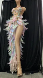 Modeller podyum elbiseleri renkli kristal payetler inciler tüy yarık uzun elbise seksi sahne giymek balo doğum günü kutlama şarkıcı dansçı kostüm