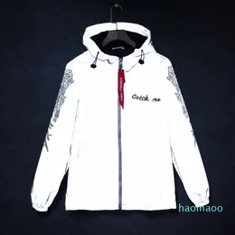 Fashion-Tide Windbreaker Reflekterande Jacka Män Kvinnor Par Harajuku Jackor Hooded Streetwear Winter Autumn Coat Jaqueta