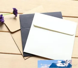 100 pcs / lote 10 * 10cm Kraft quadrado mini envelopes em branco para cartão de associação / cartão pequeno / envelopes de papel de armazenamento