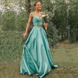 Green Two Pieces Prom Dresses V Neck Girl Vestidos de Graduación A line Satin Formal Evening Dress Plus Size Backless Prom Gown