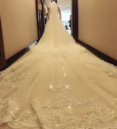 2022 I lager Bridal slöjor 3m 5m Lace Applique Edge Tulle Cathedral Längd Bröllop Veil Vit Elfenben Real Image