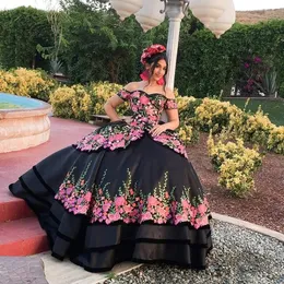 Schwarze Charro Sweet 15-Kleider, bedruckt mit Blumenapplikationen, Ballkleider, Vestidos De Quinceanera, schulterfrei, dreilagiges Abendkleid mit Korsettrücken