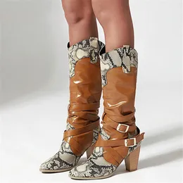 Nuove donne del ginocchio Arrivo Snake puntato con fibbia di punta con tacchi alti scarpe autunno western stivali western woman