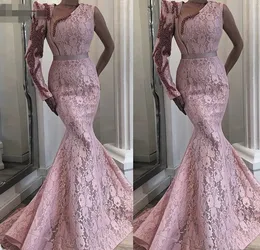 En axel rosa muslimska kvällsklänningar Long Mermaid Lace Appliqué Beaded Lace Elegant Luxury Dubai Evening Gowns 2020 Prom Dress