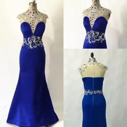 Kristaller Beaded High Neck Evening Prom Klänningar Royal Blue Color Cap Sleeves Öppna Back Shaath Pageant Klänning Elegant Formell Kvällstorkar Wome