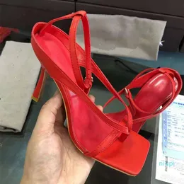2022 Strap Strip Sandal Designer Saltos Estábulo Sole Sapatos de Couro Genuíno com Tradingbear Quadrado 36-42