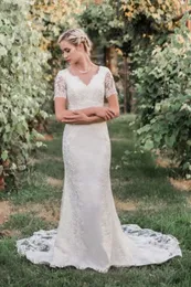 2020 Modern Lace Soft Satin Mermaid Modest Suknie Ślubne z krótkimi rękawami V Neck Back Country Western Modest Wedding Bridal Suknia