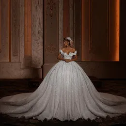2021 Suknie ślubne w stylu vintage piłką Plus Sizal Crystal Beaded Suknie ślubne z cekinami Off Ramię Arabskie Luksusowe szaty de Mariée