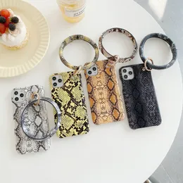 Luxury Snakeskin Pattern Fashion Big Bracelet Phone Case for Iphone13 12Pro MAX 7 8 P X XR XS MAX Big Ring Mobile Phone Case for 13 11