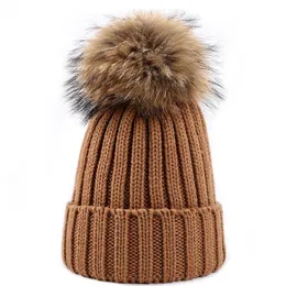 冬の新しい女性ニットコットンキャップ暖かくて快適な緩い厚い厚いアライグマの毛皮のポンポン男性と女性一般的なスキー帽子のビーニー