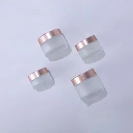 Najnowsze matowe szklane słoiki Kremowe butelki Okrągły kształt Pojemniki kosmetyczne z różową złotą nakrętką do pakowania kremów do twarzy