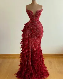 Luksusowe Red Feather Syrenki Suknie Wieczorowe Sweetheart Koronki Aplikacje Damskie Pageant Party Prom Suknie Custom Make Formal Dress