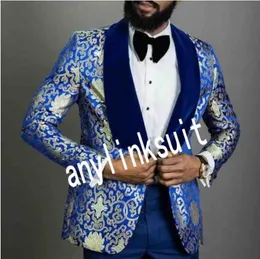 新しいスタイルブルーペイズリー新郎Tuxedos Shawl Collar Man Promのコートズボンセット（ジャケット+パンツ+蝶ネクタイ）k 58