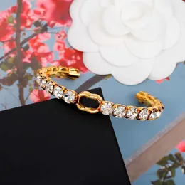 2022 Qualidade superior Charme punk pulseira aberta com grânulos de cristal em 18k banhado a ouro para mulheres Presente de jóias de casamento tem caixa selo PS7292