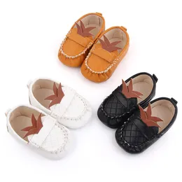 Bebek Ayakkabıları Deri Moccasin Bebek Ayakkabı Siyah Beşik Deri Ayakkabı Ananas Yürüyor İlk Walker Ayakkabılar 0 -1Year