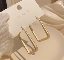 Mode uttalande Örhängen 2020 Ny geometriska matt guldörhängen för kvinnor som hänger dangle örhängen droppe örhängen moderna smycken