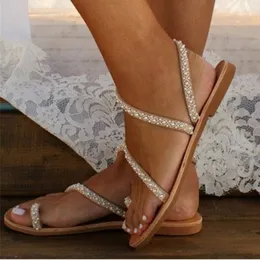 Bröllopsskor Summer Flat Sandals Pearl Decoration Sandaler Läderlägenheter Plus Size Women Beach Sand Holiday