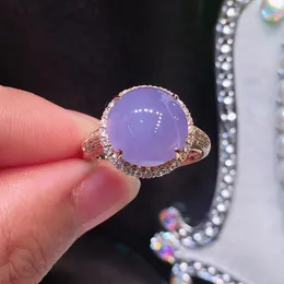 Von Cluster-Ringen inspiriertes Design, Silber eingelegt, natürlicher Chalcedon, ovale violette Öffnung, verstellbarer Ring, eleganter Charm-Damenschmuck