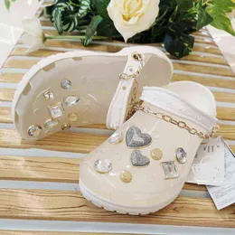 Sandaler 2022 Grils Vrouwen Tofflor Sandalen Steentjes Klompon Dames Slide Wilde Diamanten Slipper Mujer Zomer 220121