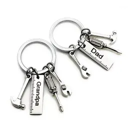 Gratis frakt 50pcs / lot New Rostfritt stål DAD Verktyg Keychain Morfar Hammer Skruvmejsel Nyring Fader Daggåvor1