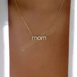 Ciondolo con strass per collana monostrato con lettera mamma per la festa della mamma