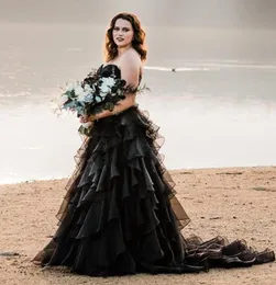 Nowe tanie gotyckie czarne sukienki ślubne Linia Sweetheart Summer Beach Organza boho warstwy falbany długość podłogi formalne suknie ślubne
