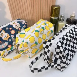 Ins Style Retro Checkerboard Cosmetic Bag Lattice Zip Canvas Borsa per il lavaggio portatile Borsa per il trucco da donna di grande capacità