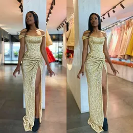 Sparkly Gold Prom Klänningar Sexig Av Skulder Sequined Backless Afton Gowns Side Split Red Carpet Runway Fashion Dress Robes