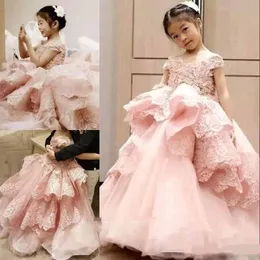 Lovely Pink Lace Ball Suknia Kwiat Dziewczyny Sukienki 2019 Klejnot Neck Krótki Rękaw Ruffles Wielopięciowe Spódnice Dziewczyny Pagewant Suknia First Communion Dress